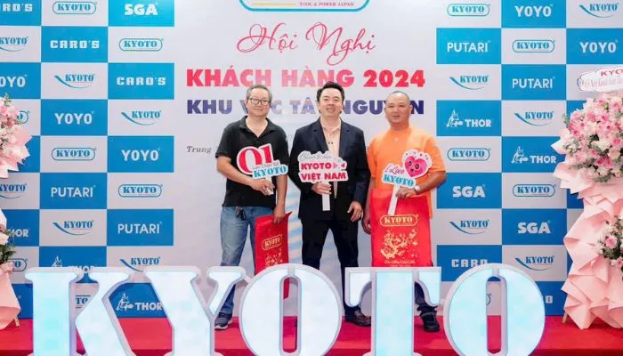 Kết nối và xây dựng mối quan hệ bền vững với đối tác, khách hàng